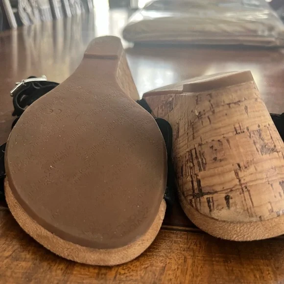 Vionic ANKA Black Suede Sandals with Silver Buckles EUC - Picture 6 of 9